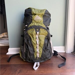 Kelty Goshawk 2200 Hiking/Travel Back Pack
